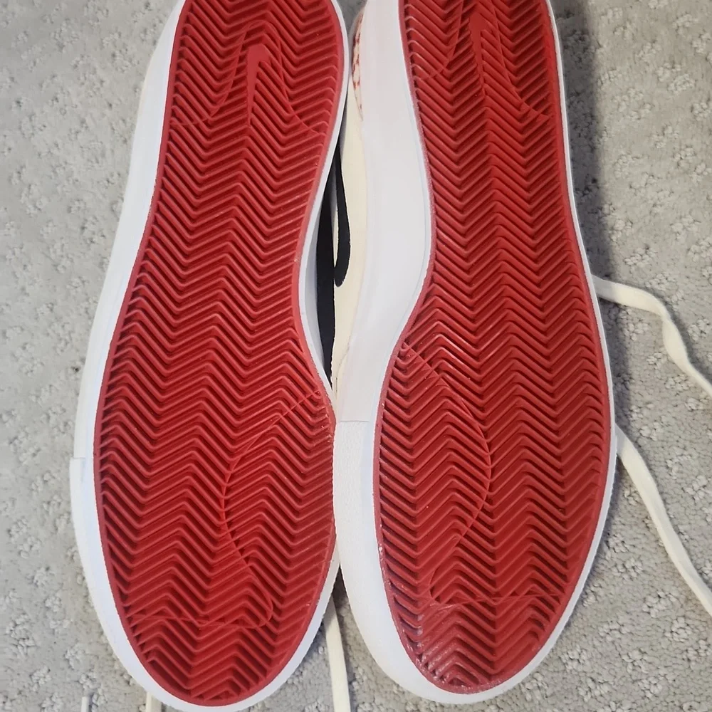 Nike shoes - Picture 3 of 3